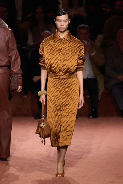 Look 50